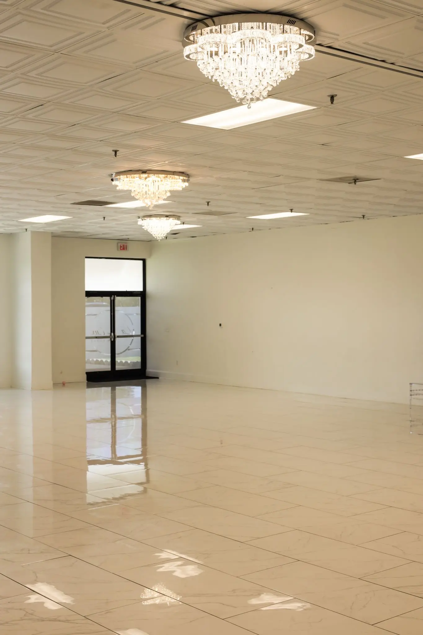 OurZonelaluxvenue. (4)